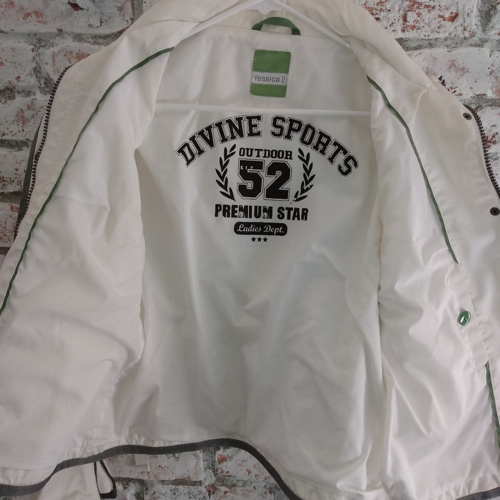 Woman's jacket - Picture 2 of 4